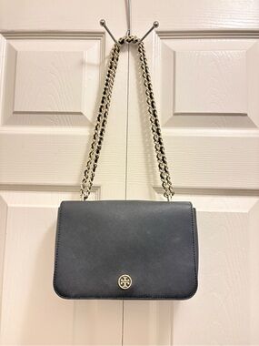 Tory Burch Fleming Small Flap Shoulder Bag in black leather